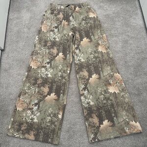 Carbon Camouflage Straight Leg Sweatpants Size Small (stretches to medium)